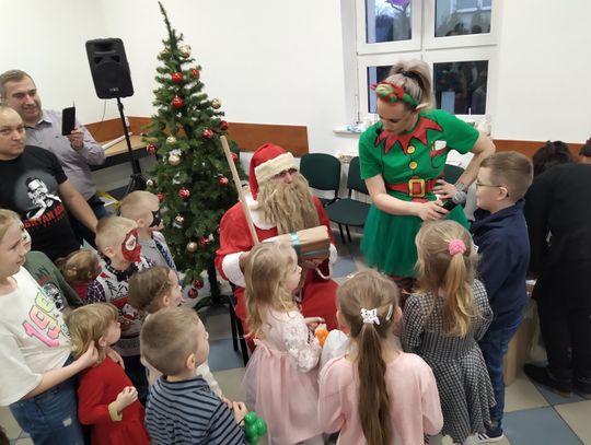 Choinka dla dzieci w Komendzie Powiatowej Straży Pożarnej (foto)