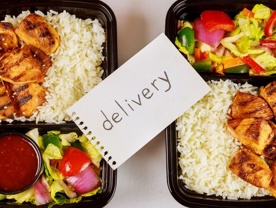 Co jeść w weekendy, gdy nie masz cateringu? Sprytne sposoby na utrzymanie diety