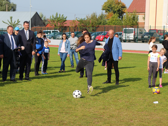 Krasnopol: wojewoda otworzył nową drogę i stadion (zdjęcia)