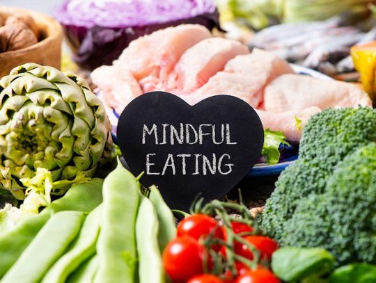Mindfulness a jedzenie – jak uważność pomaga odzyskać kontrolę nad nawykami żywieniowymi