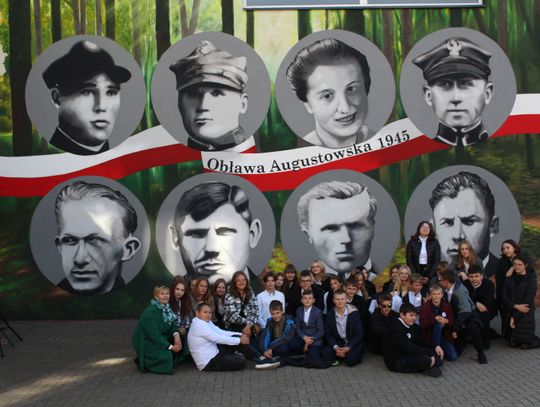 Mural odsłonięty w Gibach