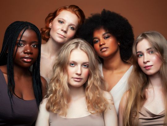 Odkryj moc stylizacji: Jak odpowiednio dobrać kosmetyki do włosów