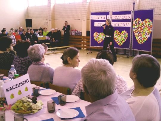 Policja przestrzega seniorów przed oszustwami "na wnuczka"