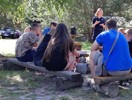 Policja z młodzieżą o bezpieczeństwie nad wodą 