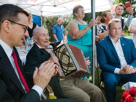 Premier na urodzinach 100-latka w Studzianym Lesie