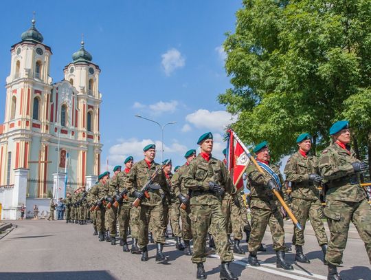 Przed pomnikiem 100. rocznica Powstania Sejneńskiego (galeria zdjęć+video)