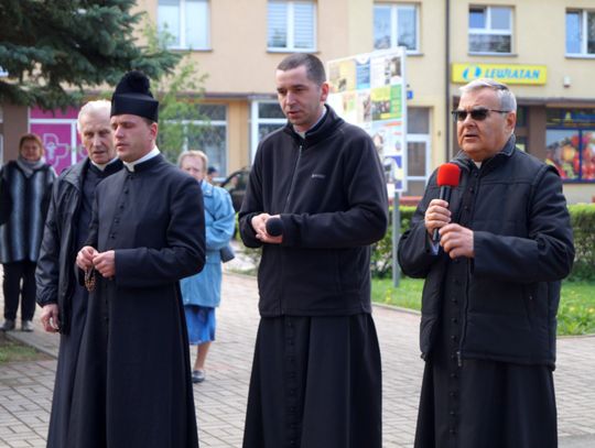 Przed Urzędem Miasta w Sejnach modlili się parafianie