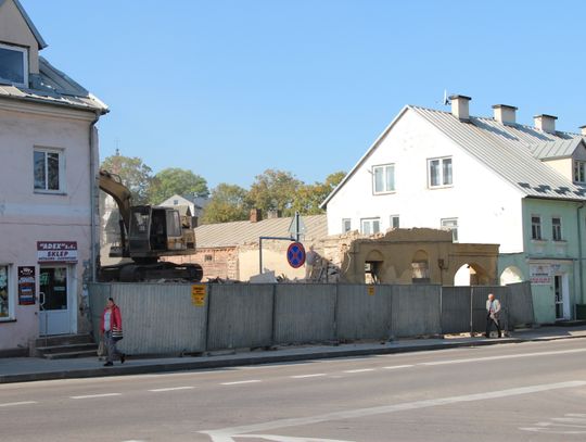 „Straszna” kamienica została wreszcie zburzona (foto+video)