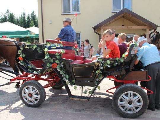 Tłumy bawią się na "Święcie chleba, mleka i miodu" w Oszkiniach (galeria zdjęć + wideo)