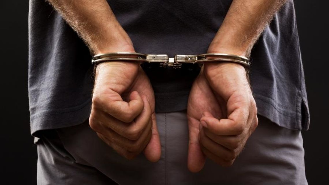 25-latek poszukiwany za kradzież i jazdę po pijaku trafił do aresztu