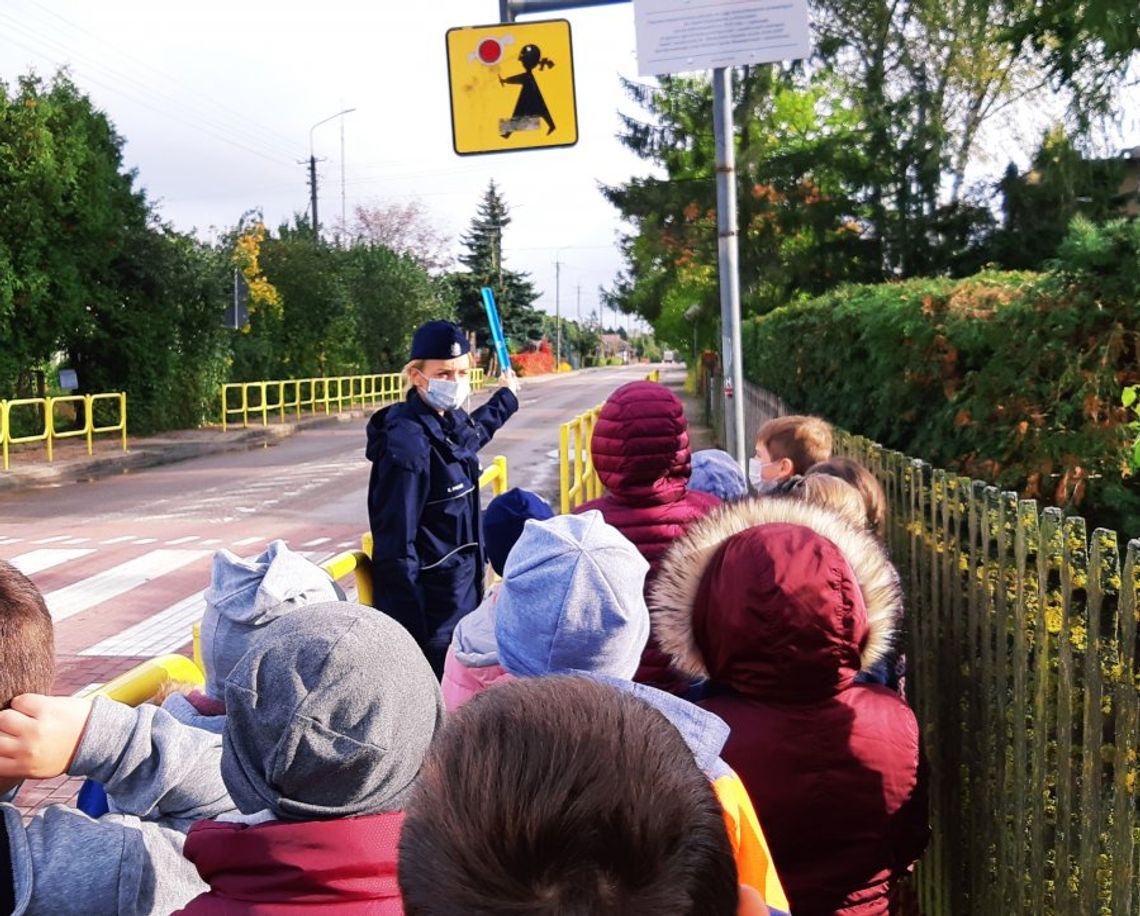 Krasnopol: policjantka zachęcała uczniów do noszenia odblasków