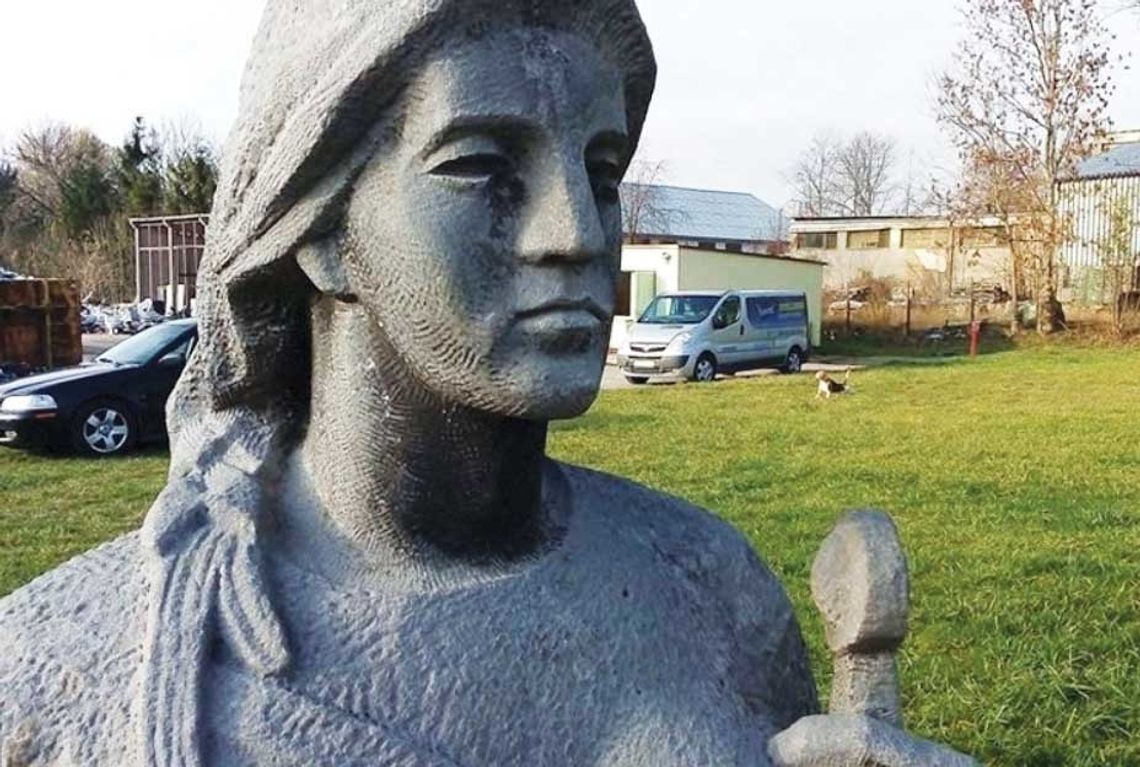 Pomnik Lilki trafi do Krasnogrudy, czy dalej będzie stał w niegodnym miejscu. Ciągle nic nie wiadomo