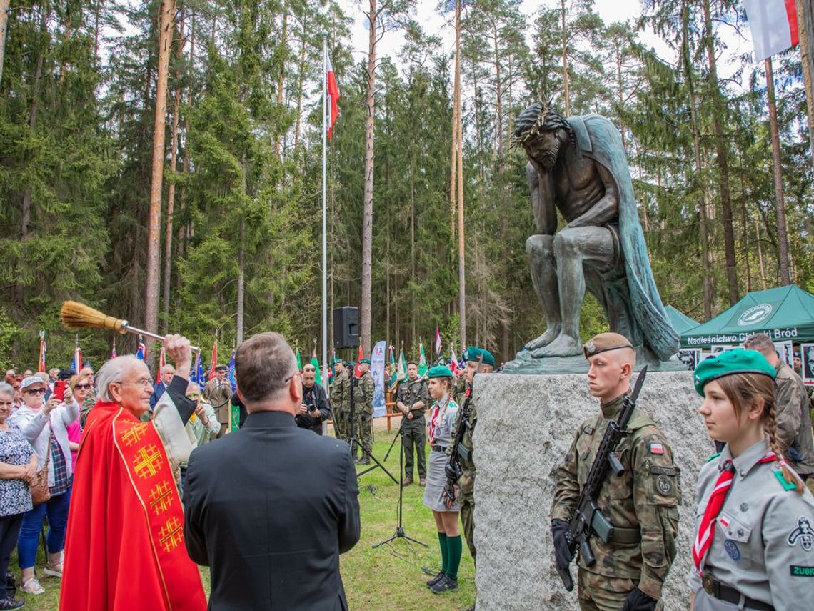 Pomnik ofiar obławy augustowskiej stanął w miejscu tzw. obozu tymczasowego