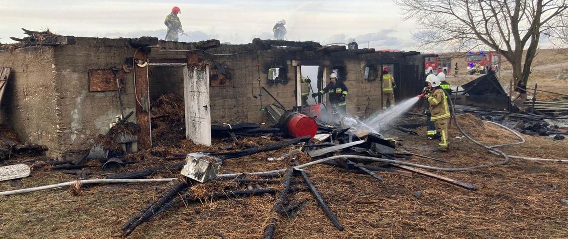 Strażacy ugasili pożar, ratując inne zabudowania w Bierżałowcach